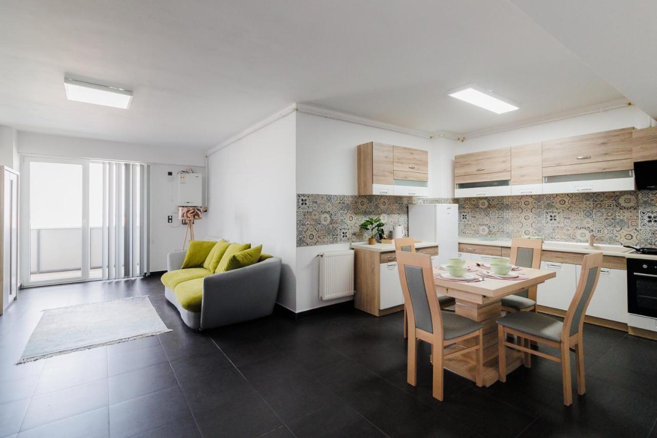 Plaza Apartment Satu Mare Eksteriør billede