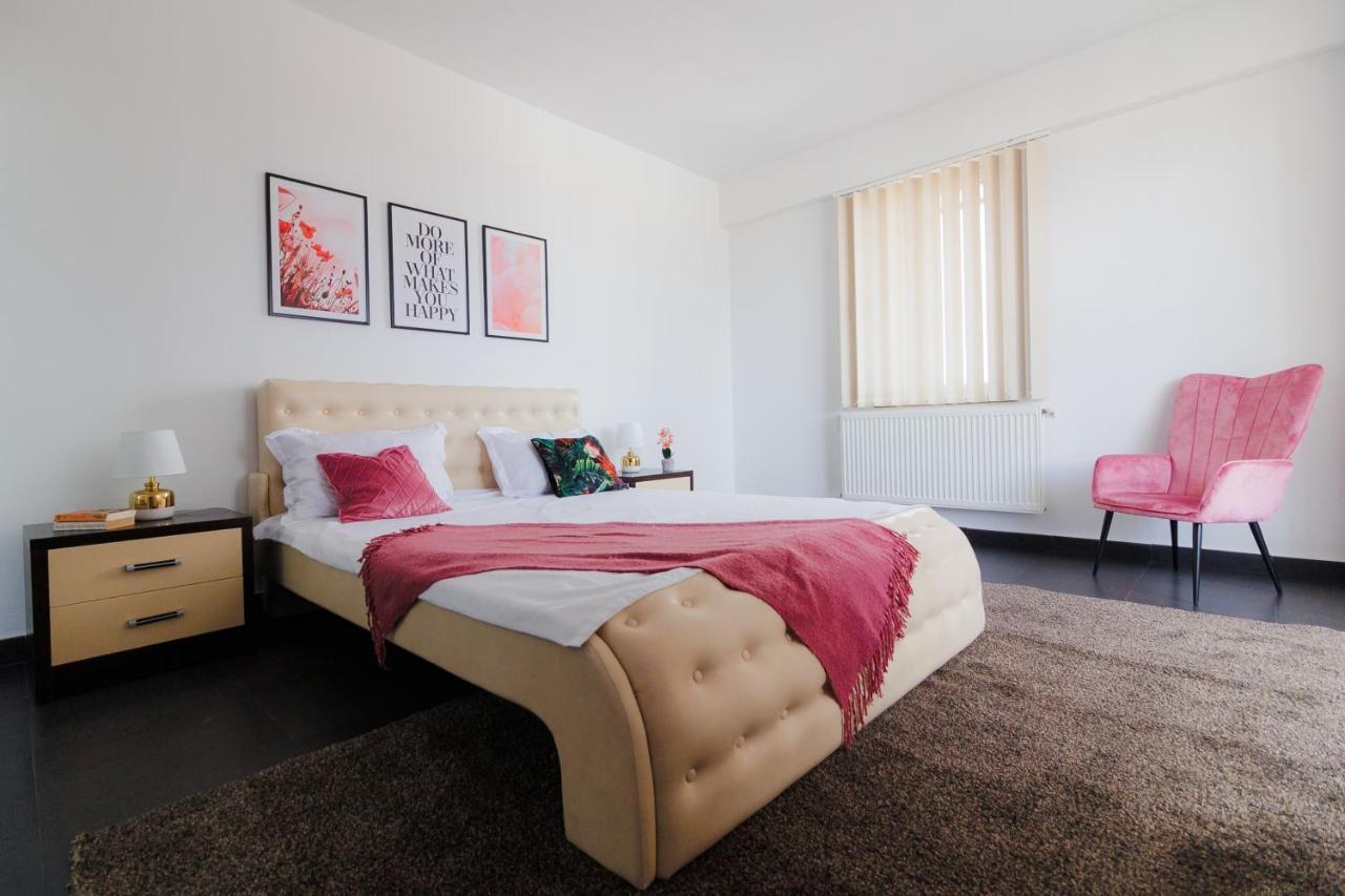 Plaza Apartment Satu Mare Eksteriør billede